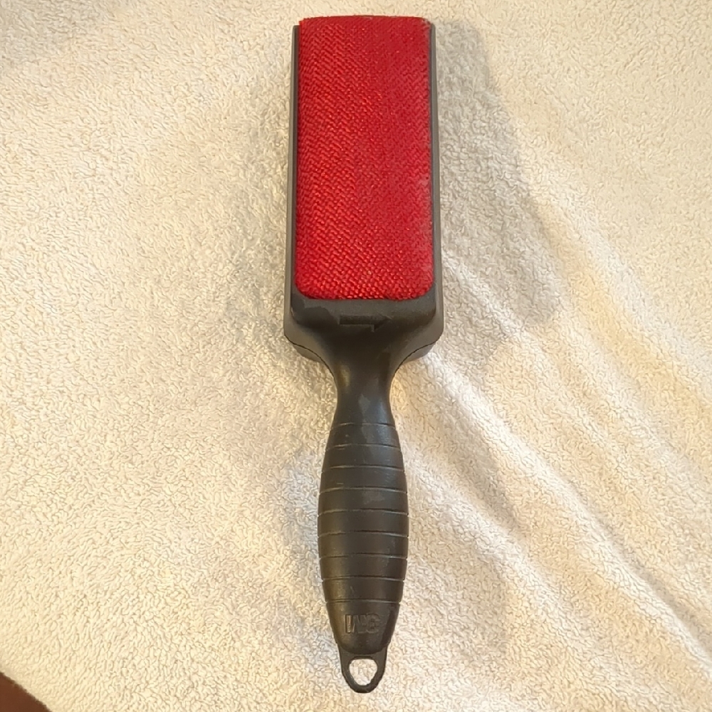 Lint Brush with Red Fabric Pad - Preloved